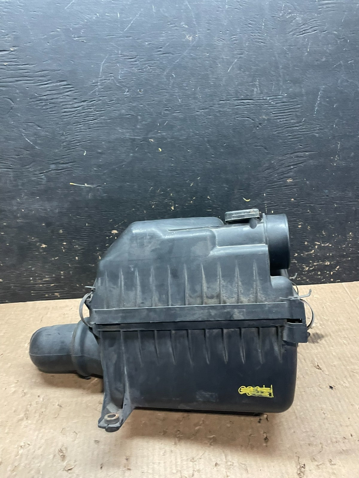 2001-2004 Toyota Sequoia Tundra 4.7L V8 Air Cleaner Intake Filter Box Z3354 DG3