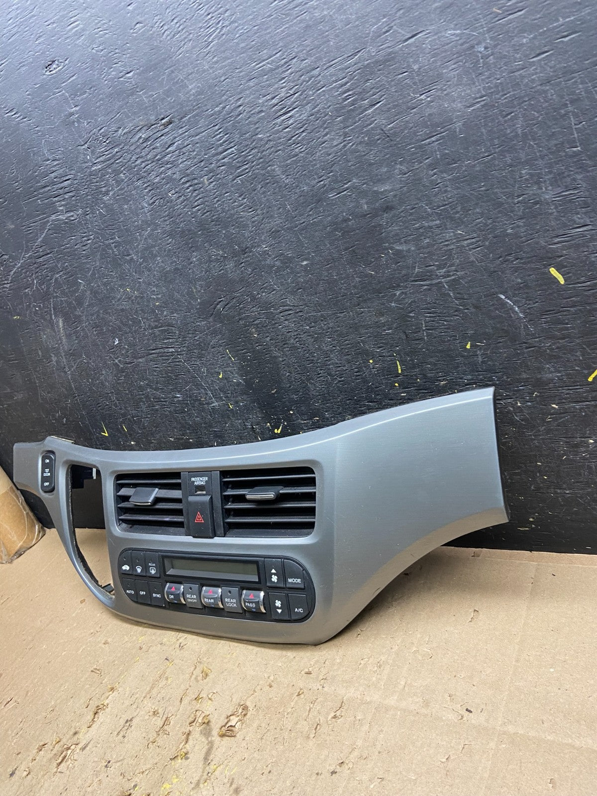 2005 to 2010 Honda Odyssey Radio Climate Control Dash Trim Bezel U5680 DG2