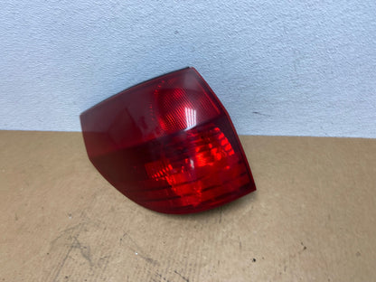 2004 to 2005 Toyota Sienna Left Driver LH Side Tail Light AC2886 LK1