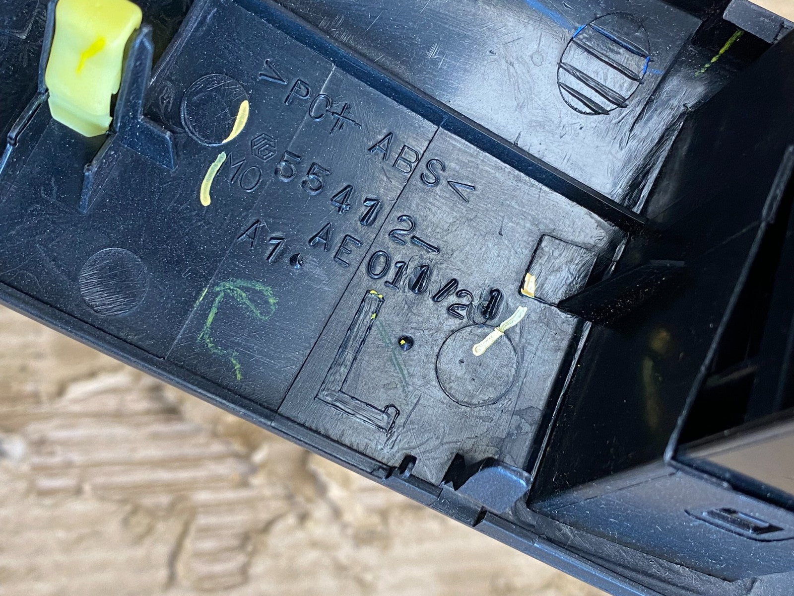 2004 to 2010 Toyota Sienna Left Side Climate Switches Bezel Trim OEM z9815 DG5