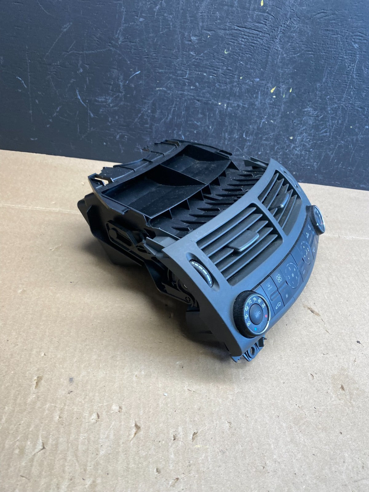 2007 - 2009 Mercedes W211 E550 E320 Center Console AC Heater Air Vent AC6238 DG1