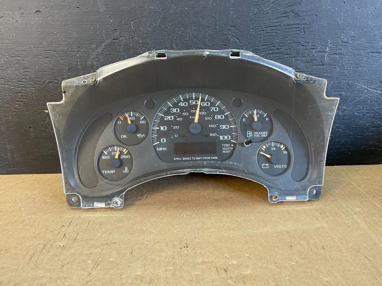 2001 to 2002 Chevrolet Express Speedometer Cluster Gauge AD0383 DG0