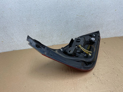2008 2009 2010 BMW 5 525i 530i Right Passenger Rh Tail Side Light Oem L3320 DW4