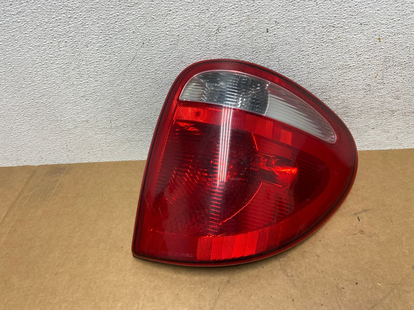 2004 - 2007 Dodge Grand Caravan Right Passenger Side Tail Light AE3107 LK0