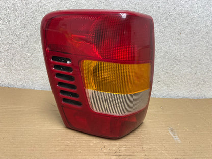 1999 - 2004 Jeep Grand Cherokee WJ Left Driver Lh Tail Light AG8966 DW0