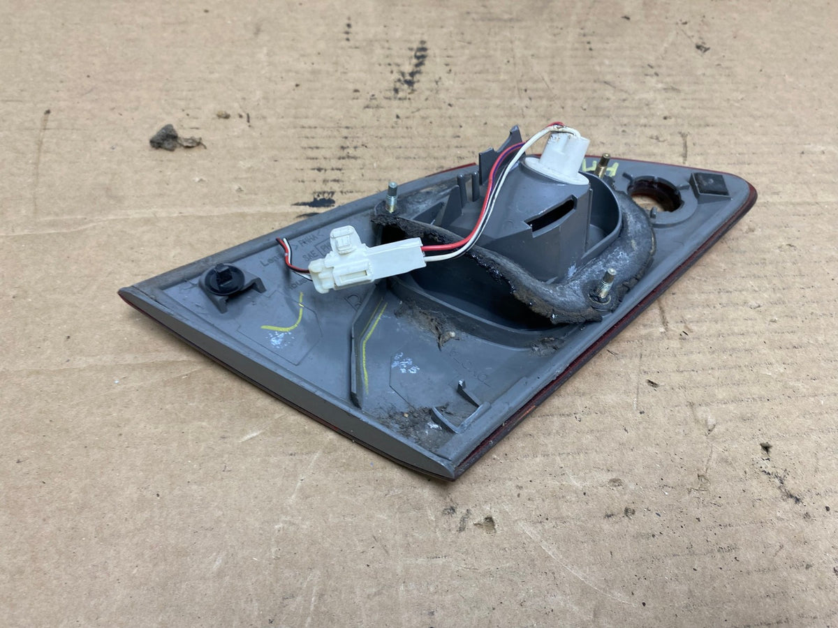 2001 2002 Toyota Corolla Right Passenger RH Side Inner Tail light AH7964 LK6