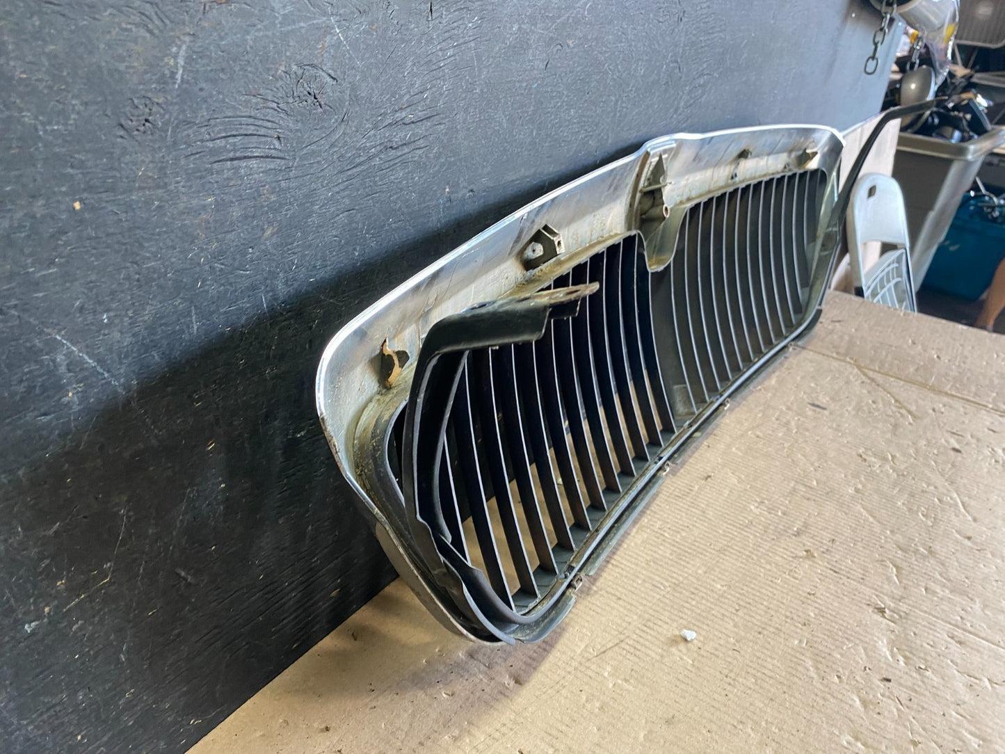 1998 to 2002 Lincoln Navigator Front Upper Grill Grille p6038 DG16