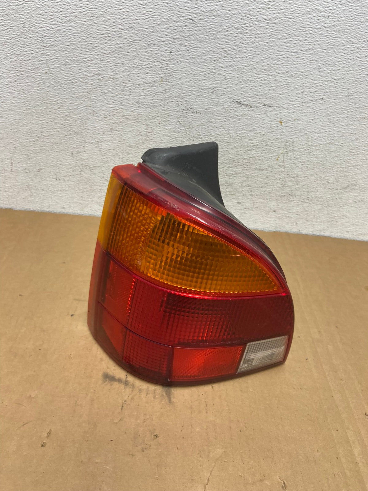 1996 to 1999 Saturn SW2 Wagon Left Driver LH Side Tail Light AD2643 LK0