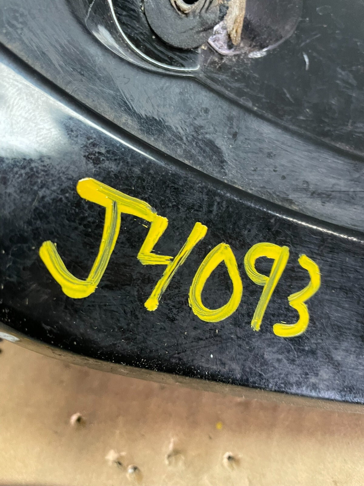 2004 to 2009 Lexus RX330 RX350 Rear Trunk Tail Gate Lift Gate Spoiler J409313