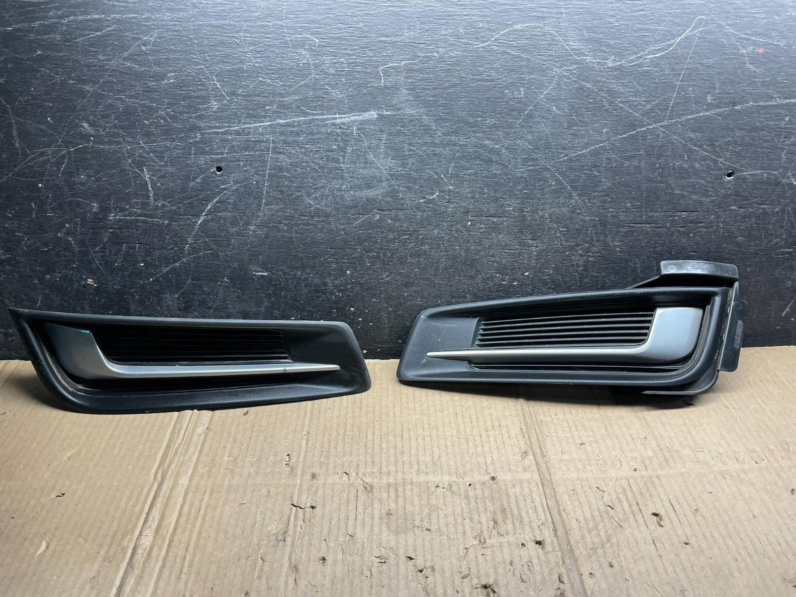 2013 to 2017 Cadillac XTS Front Left+Right Fog Light Cover Trim Oem X4515 DG0