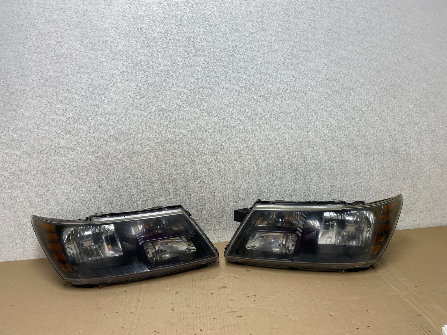 2009 to 2017 Dodge Journey Headlights Left+Right Set Halogen AG6899 DW0