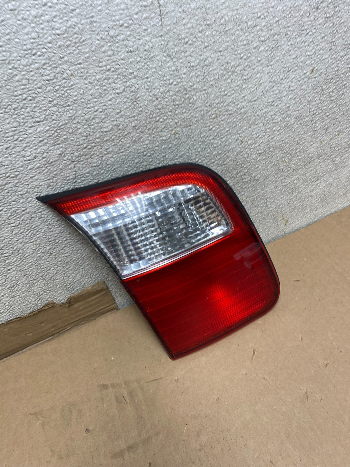 2001 2002 Subaru Forester Left Driver Inner Lid Mounted Tail Light Oem U7054 DW2