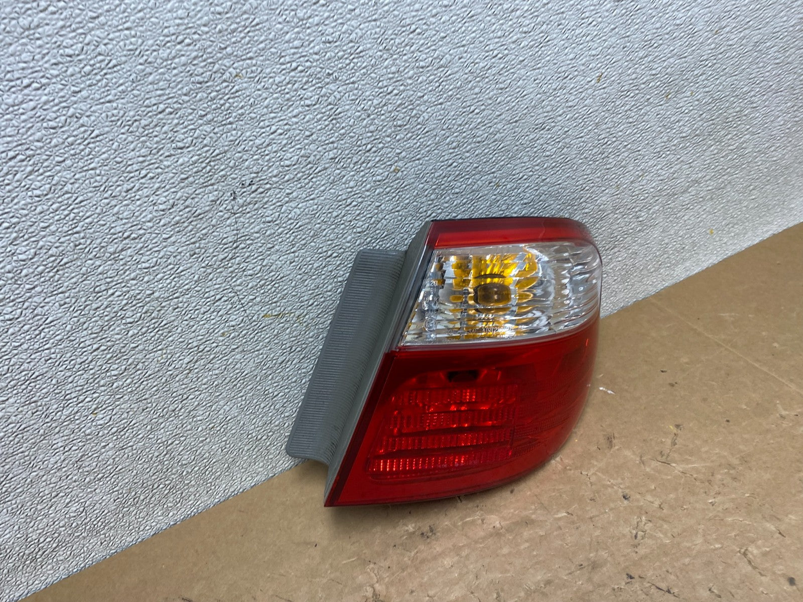 2000 - 2001 Infiniti i30 Right Passenger Rh Side Tail Light Oem V6121 DW2