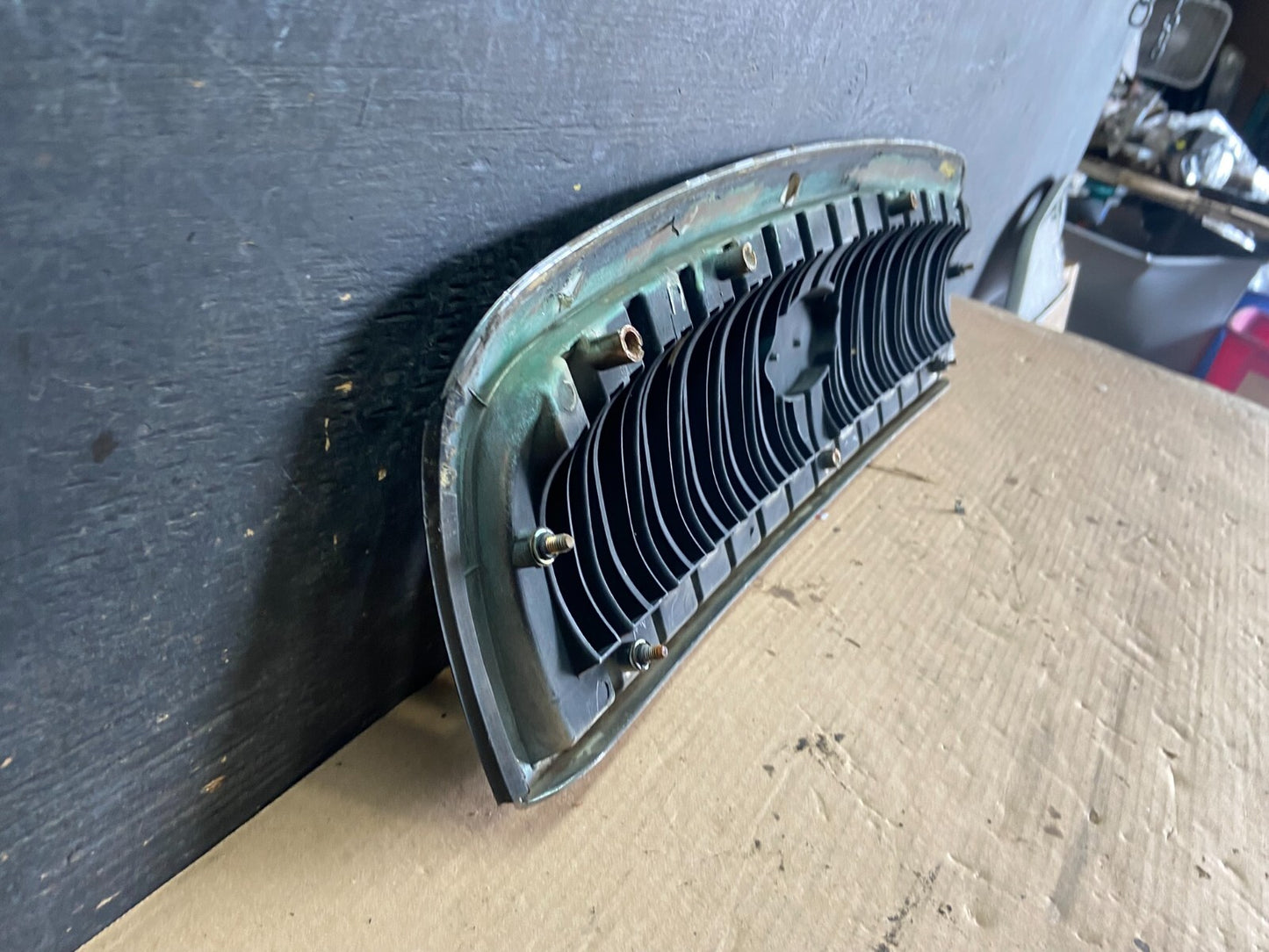 2001 to 2005 Hyundai Sonata Front Upper Grille Grill Bumper OEM O8090 DG17