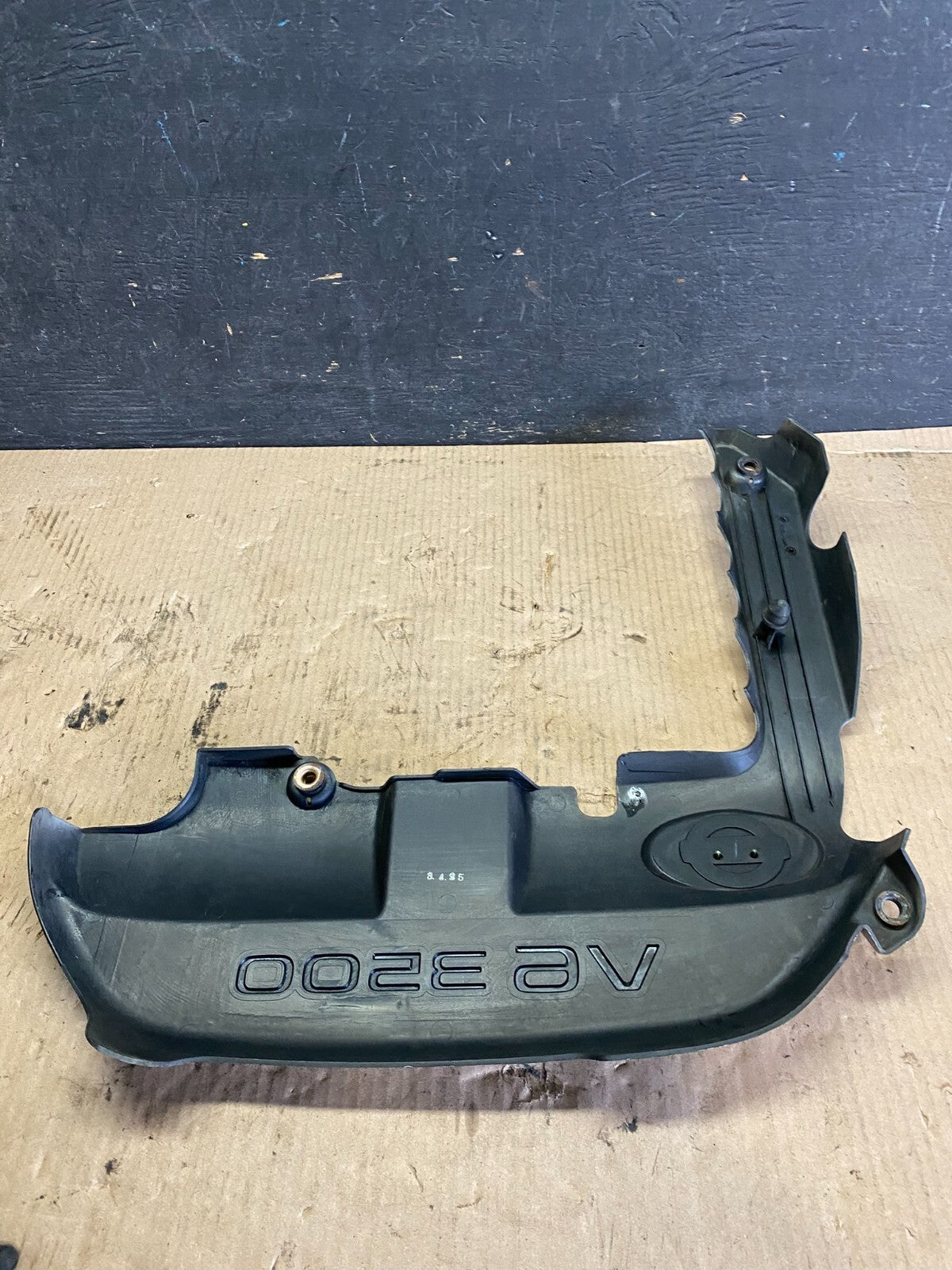 2001 to 2004 Nissan Pathfinder Engine Cover Ornament L9356 DG4
