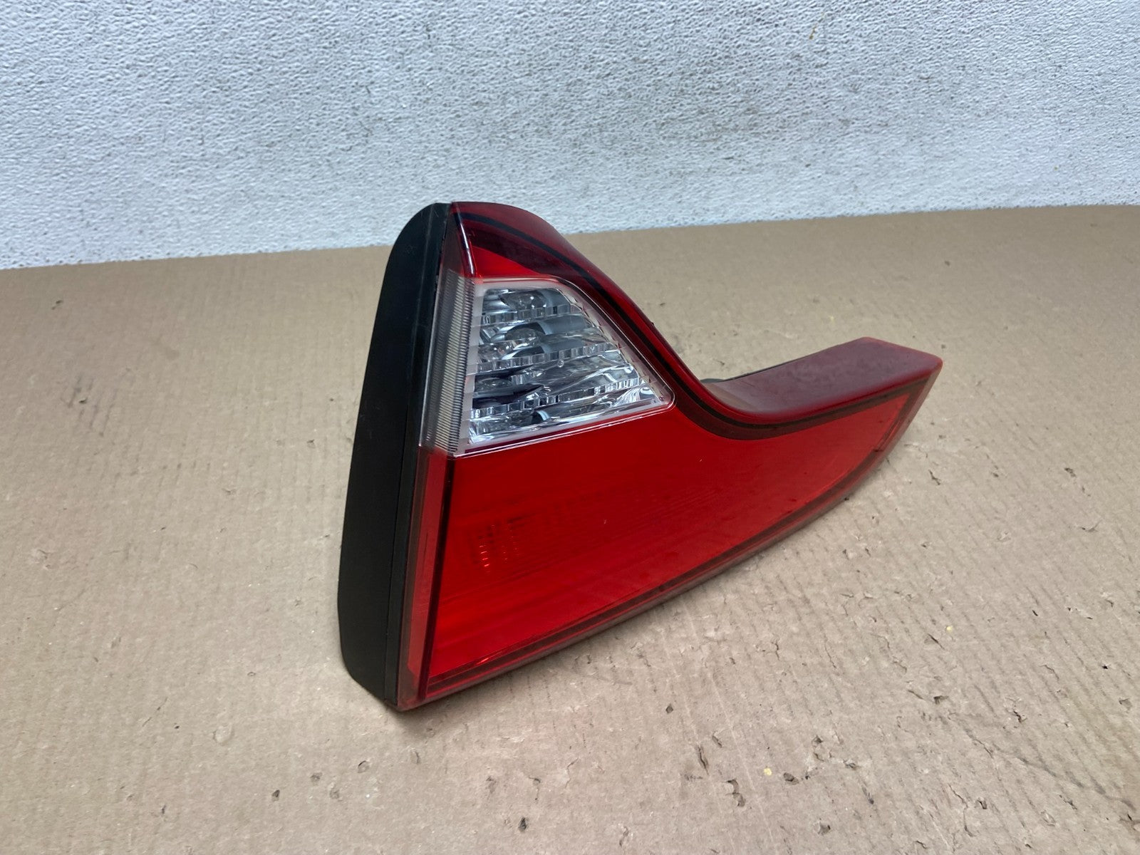 2014 - 2015 Kia Sorento Right Passenger Side Inner Tail Light AE9711 LK2