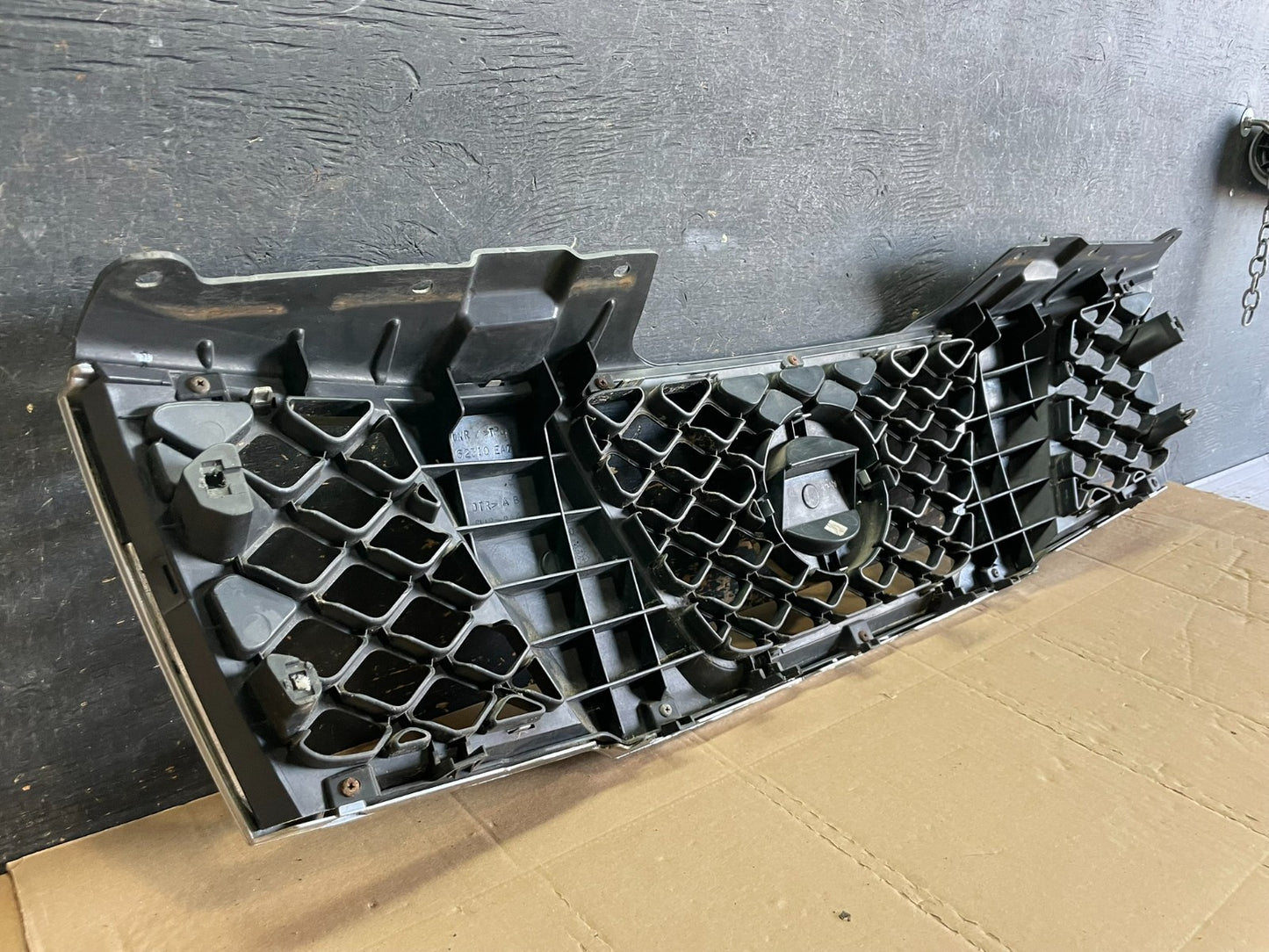 2005 2006 2007 Nissan Pathfinder Chrome Front Upper Grill Grille OEM AA8813 DG4