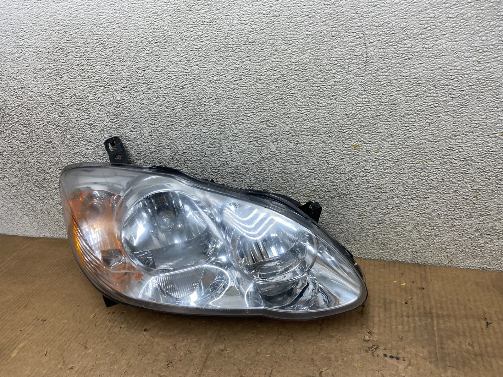 2005 to 2008 Toyota Corolla Right Passenger RH side Headlight AA8234 DW1