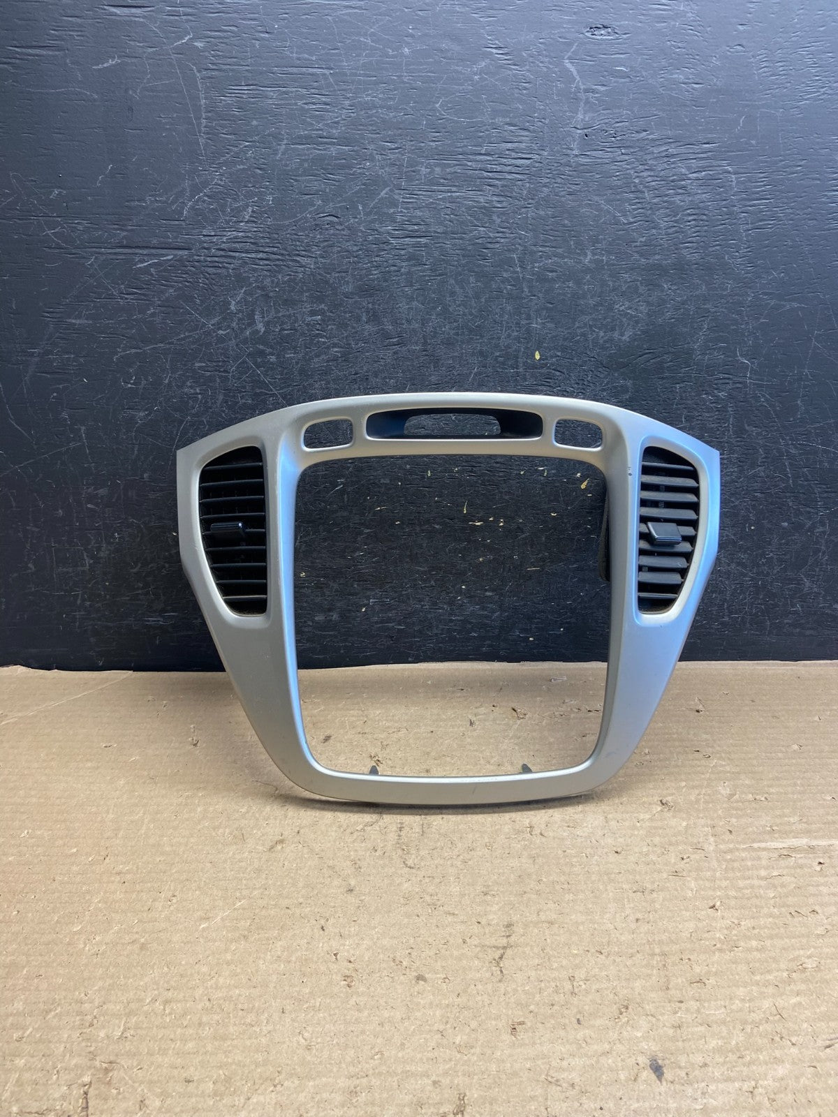 2001-2007 Toyota Highlander Radio Climate Dash Trim Bezel Air Vent AH5112 DW0