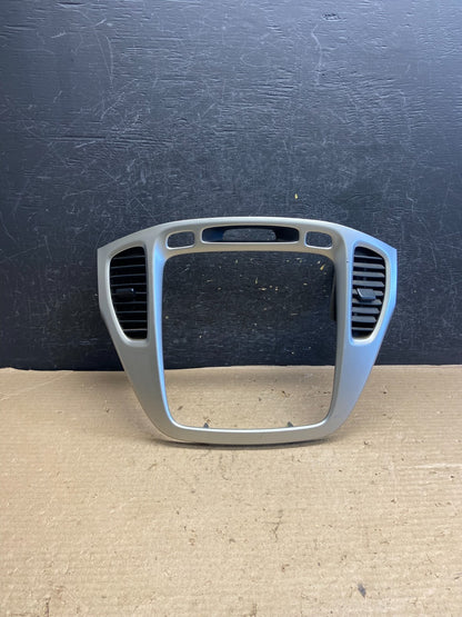 2001-2007 Toyota Highlander Radio Climate Dash Trim Bezel Air Vent AH5112 DW0