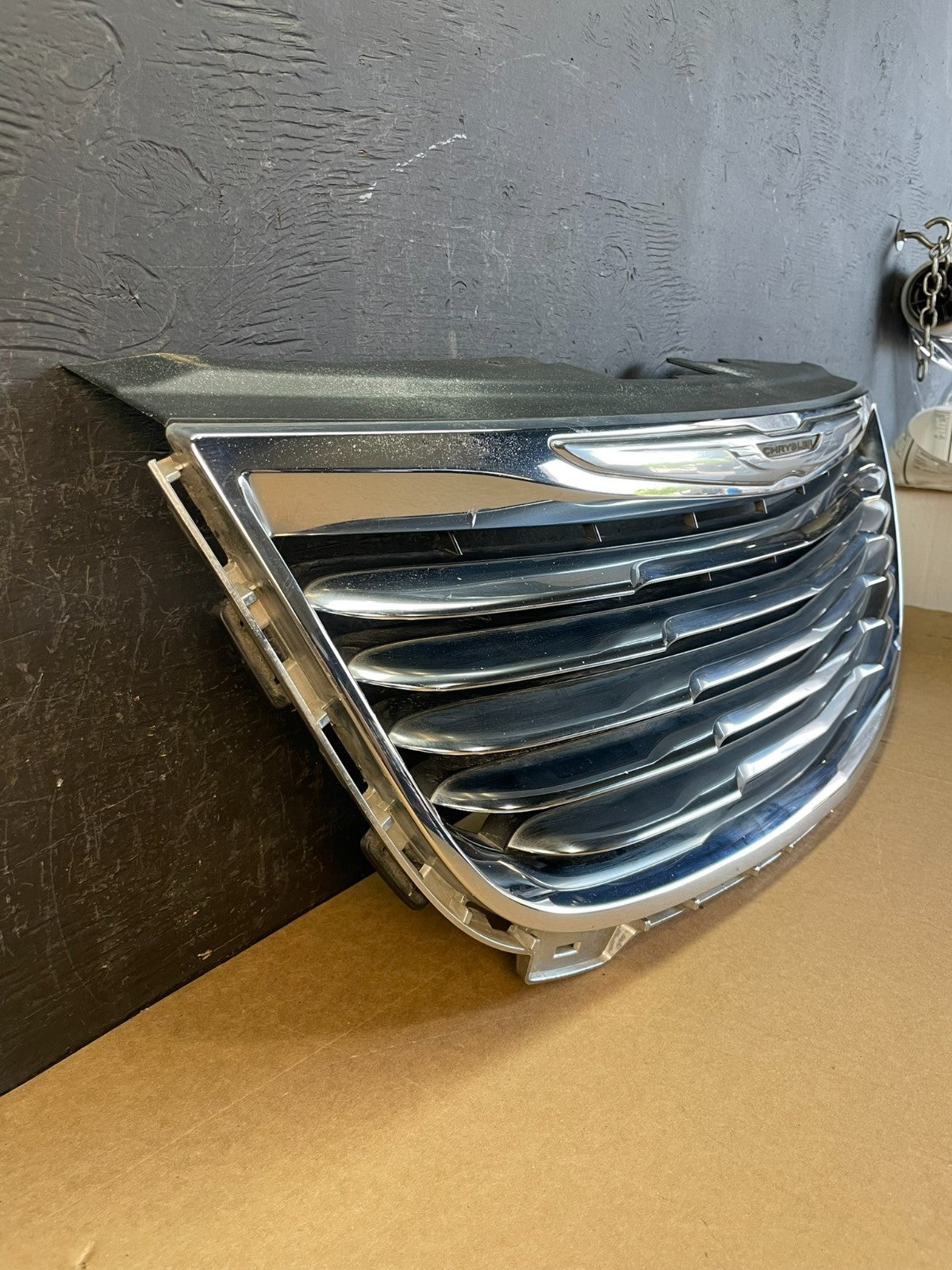 2011 to 2016 Chrysler Town & Country Front Upper Grill Grille ac9953 DG2