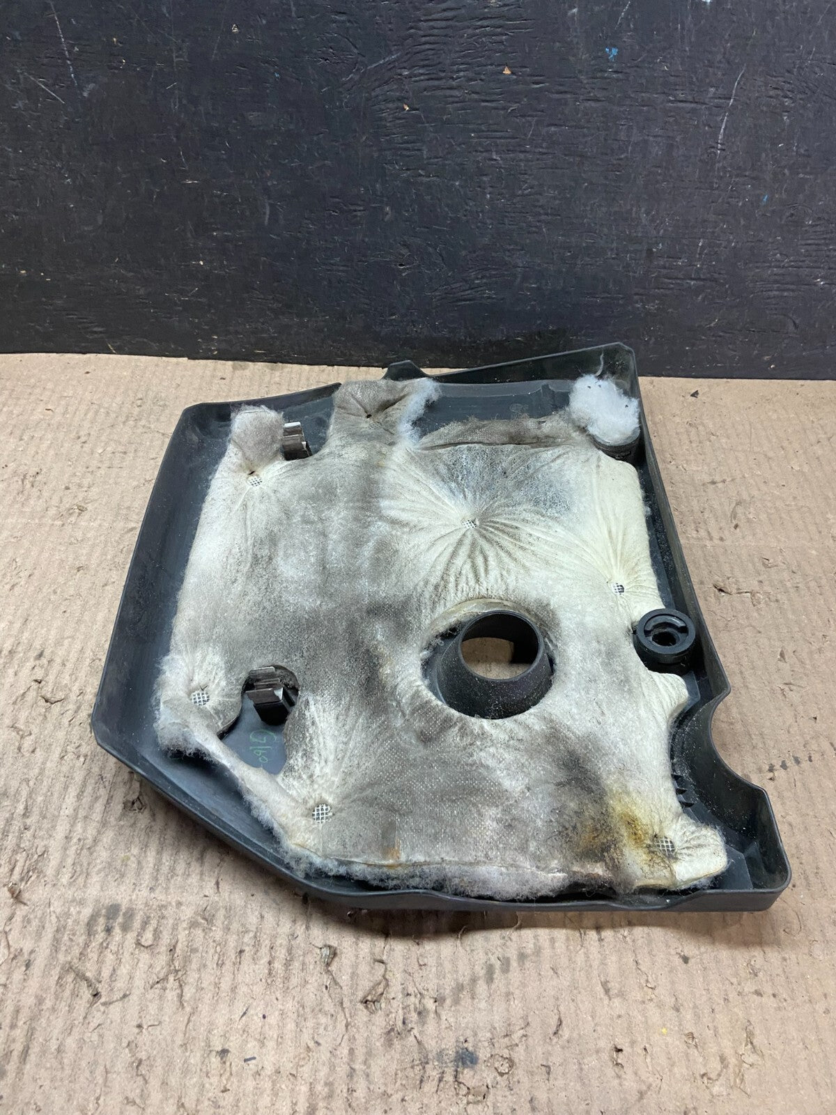 2004 to 2008 Mazda 3 DOHC 16 VALVE Engine Shield Top Cover i7900 Oem DG17