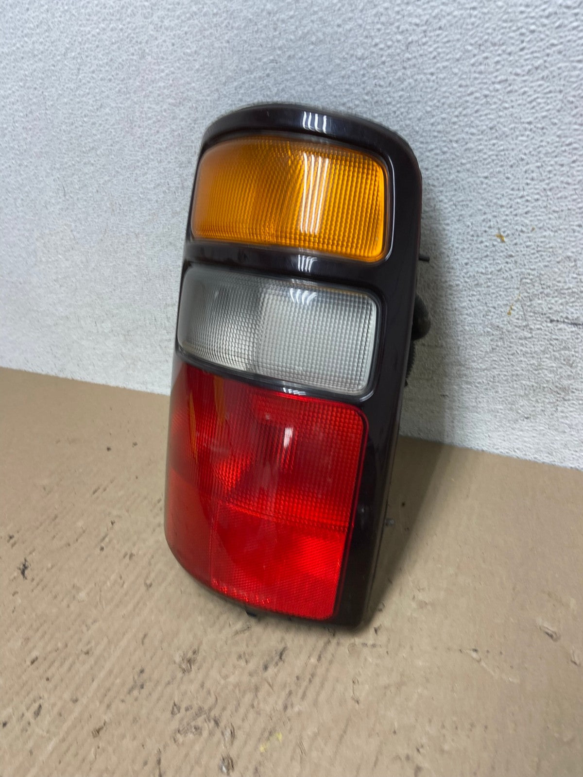 2000 - 2006 Chevrolet Suburban Tahoe Yukon Right Passenger Tail Light AF5904 LK1