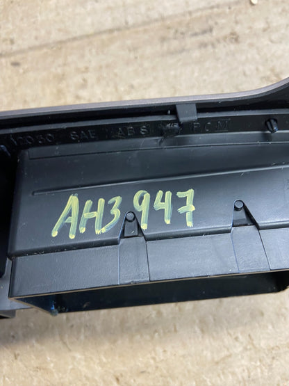 1999 to 2004 Jeep Grand Cherokee Center Dash Radio Bezel Trim ah3947 DG5