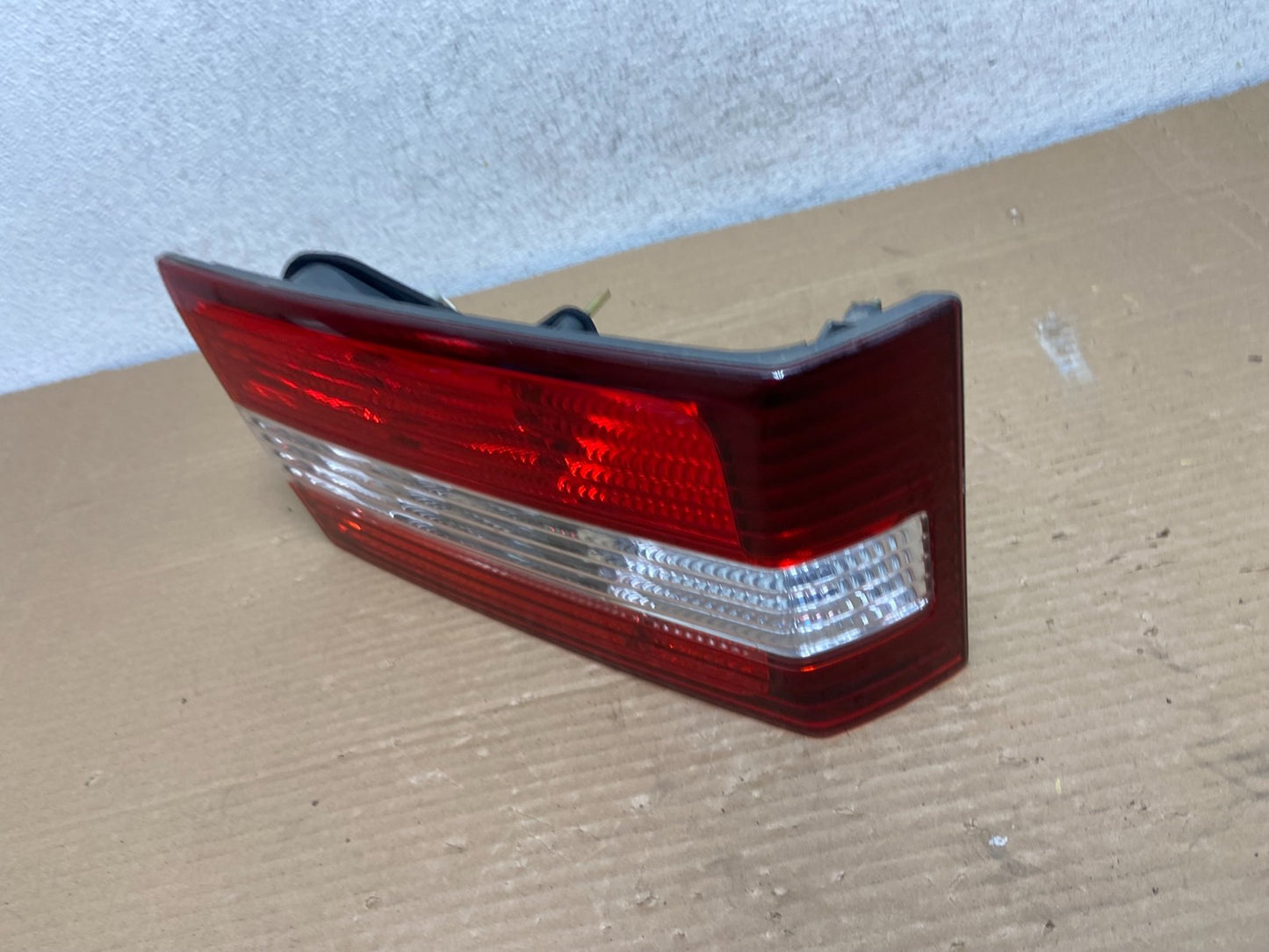 2000 2001 Lexus ES300 Inner Left Driver LH Side Tail Light AG8972 DW1
