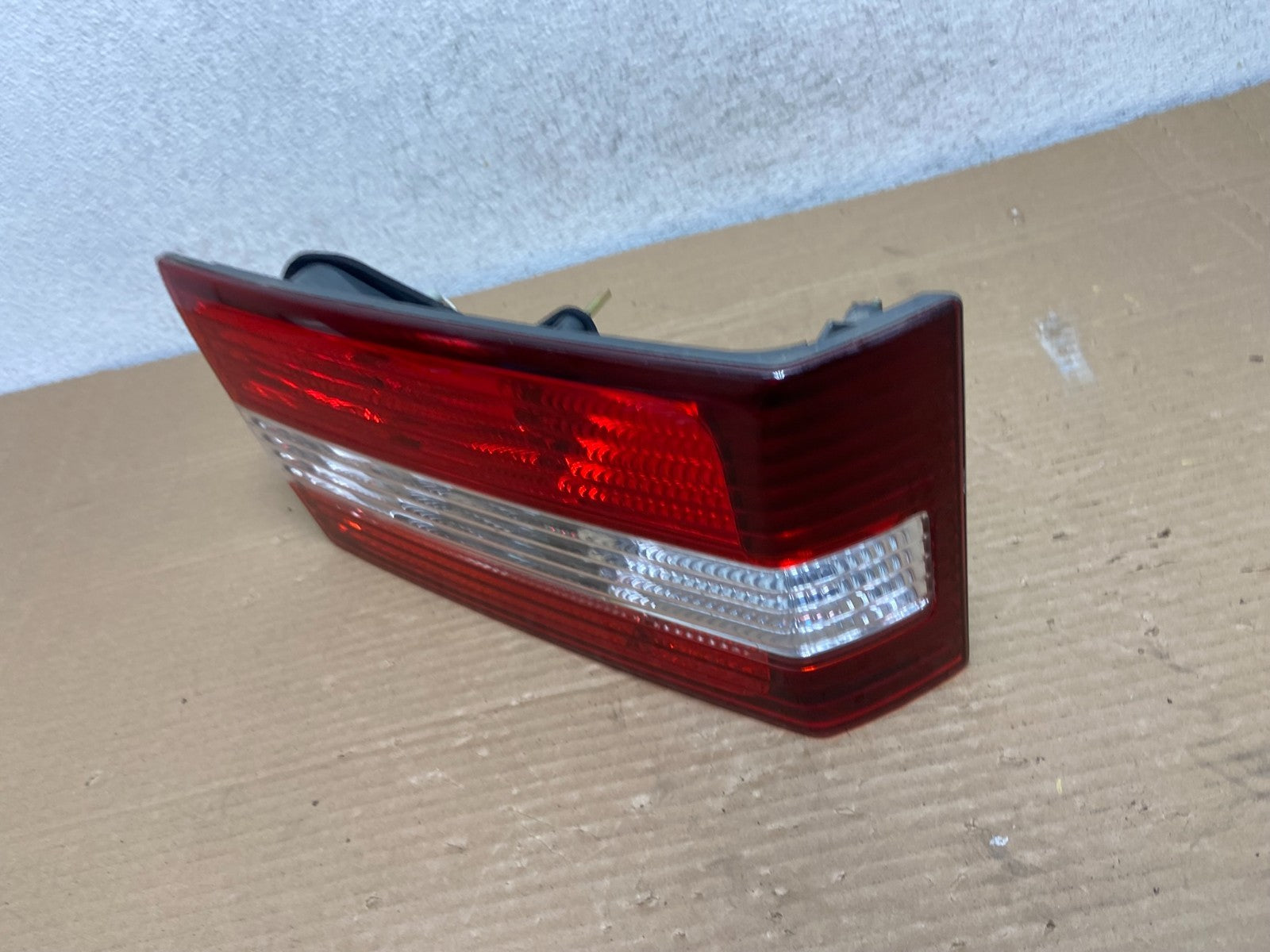 2000 2001 Lexus ES300 Inner Left Driver LH Side Tail Light AG8972 DW1