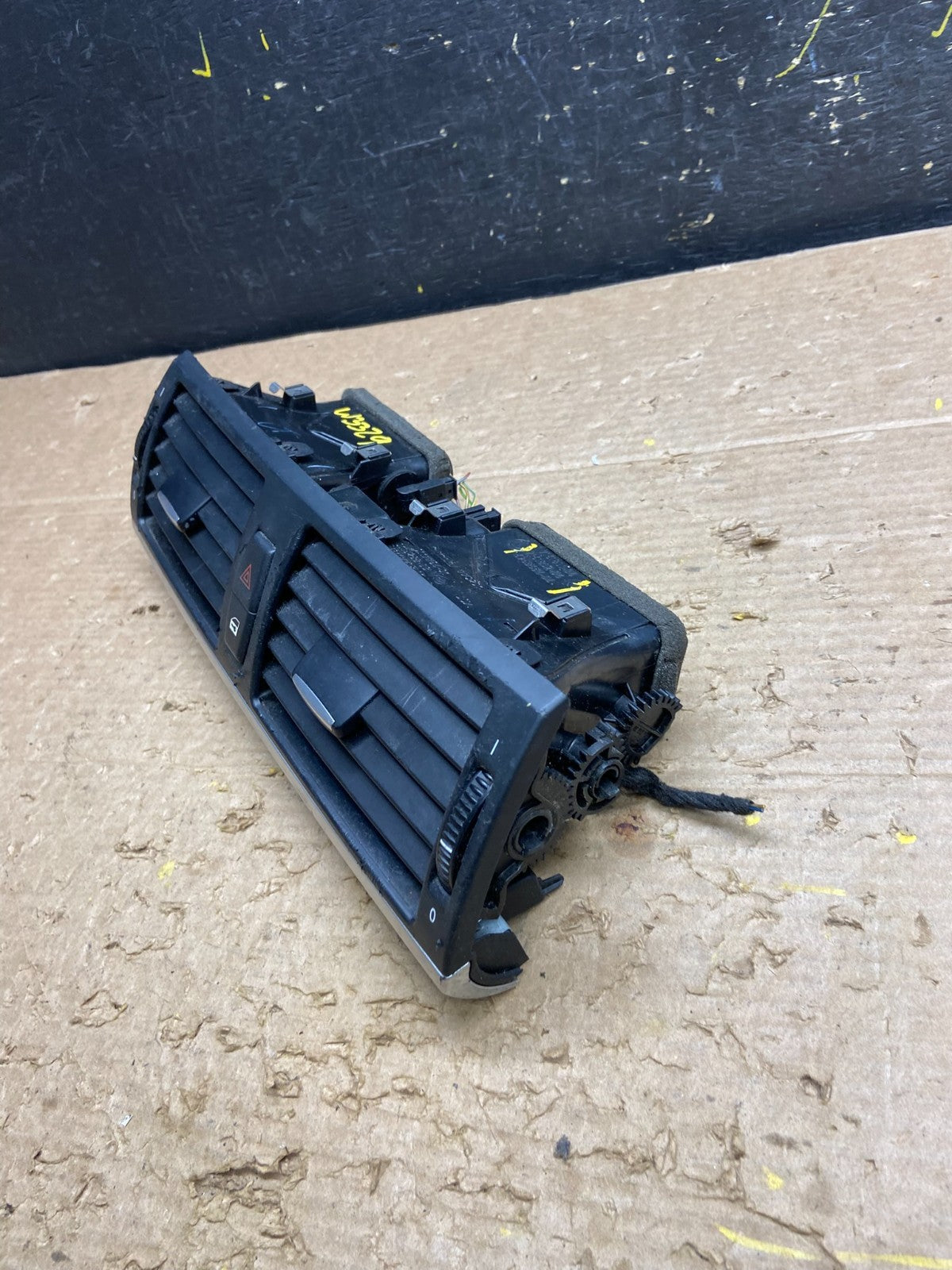 2007 to 2013 BMW X5 X6 Center Console Dash Air Vent OEM W3329 DG3