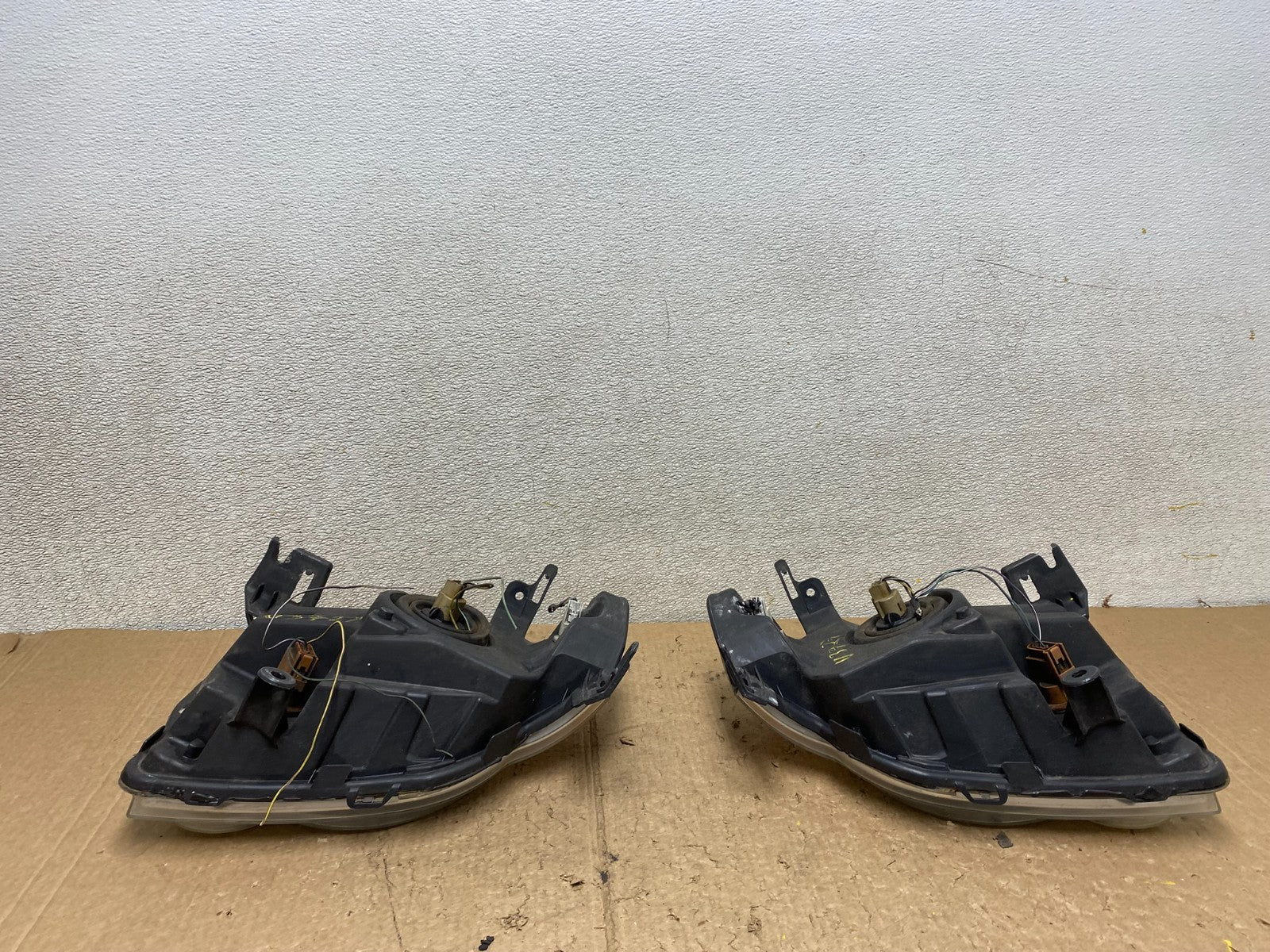 2008 to 2012 Ford Escape Headlights Left+Right Side Set Halogen V3727 DW10
