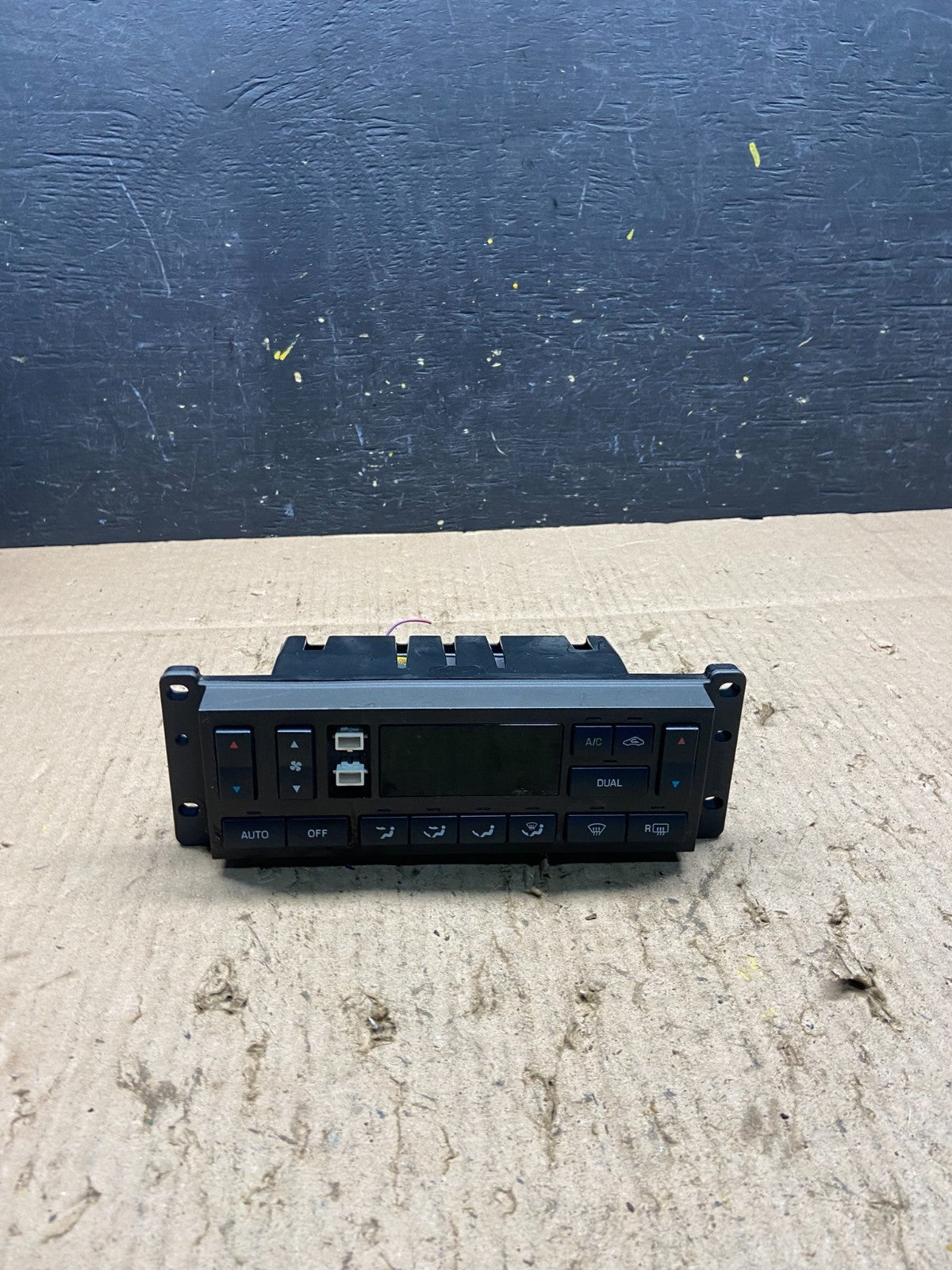 2003 to 2006 Lincoln Town Car OEM Climate Control Panel OEM Q1095 DG0