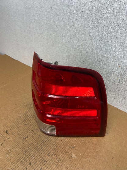 2003 2004 2005 2006 Ford Expedition Right Passenger Rh Tail light AE02751