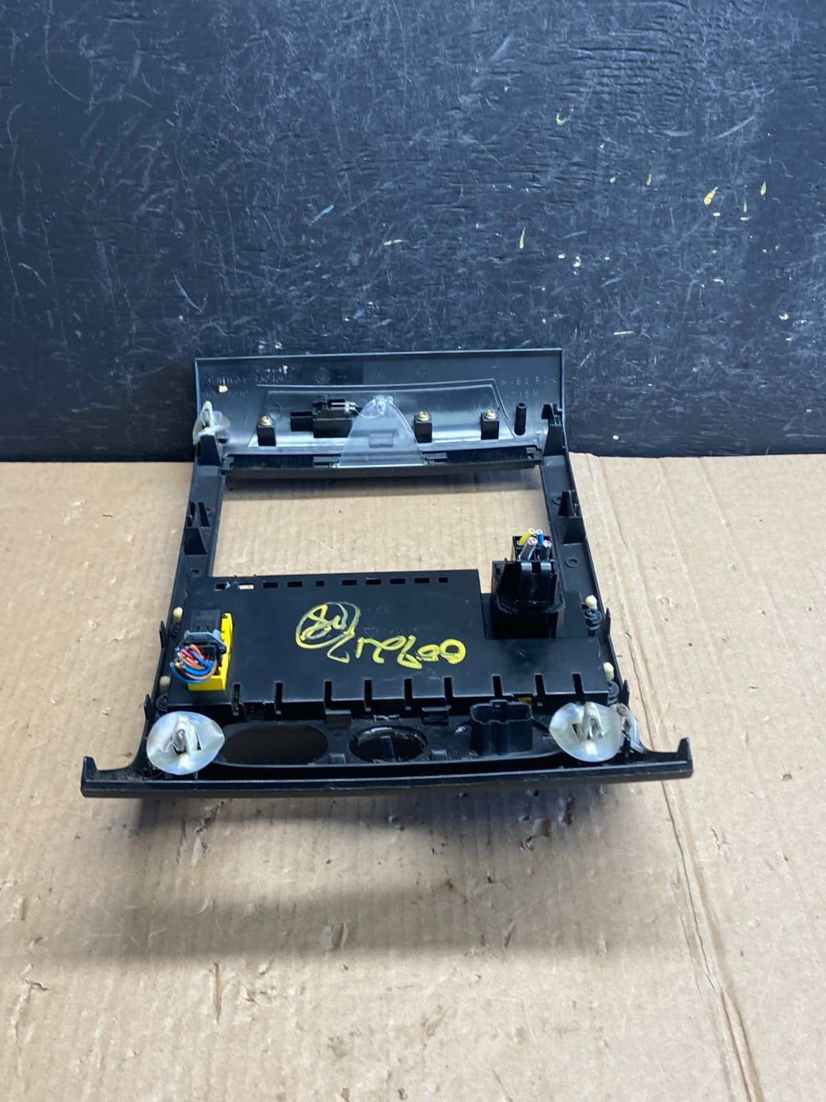 2004 to 2008 Ford F150 Radio Climate Dash Bezel Surround Black ae3853 DG4