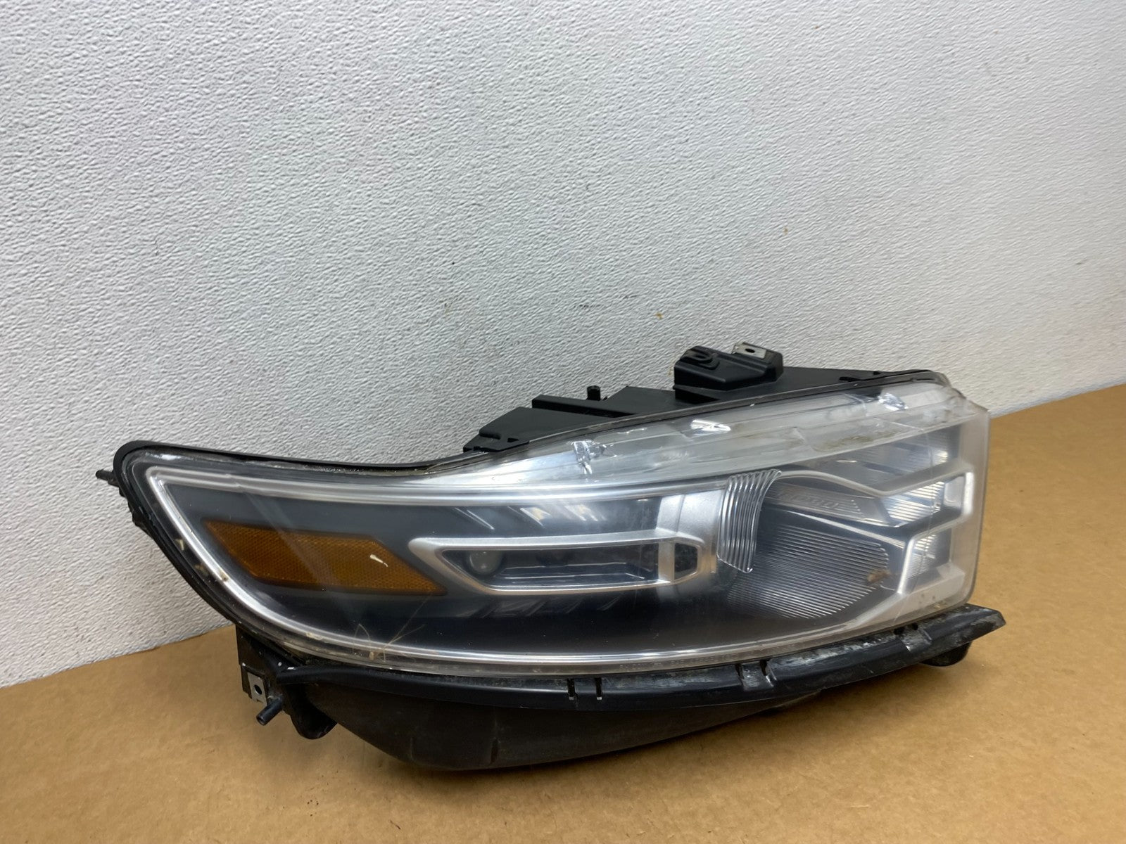 2013 to 2019 Ford Taurus Right Passenger RH Side Headlight Halogen AD4458 DW2