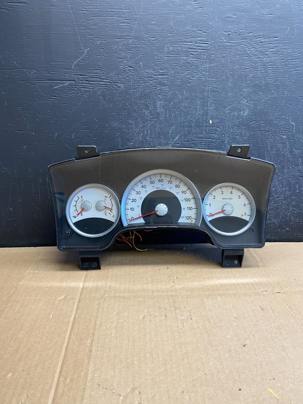 2005 Dodge Dakota Speedometer Instrument Cluster Gauge AD2146 DG0