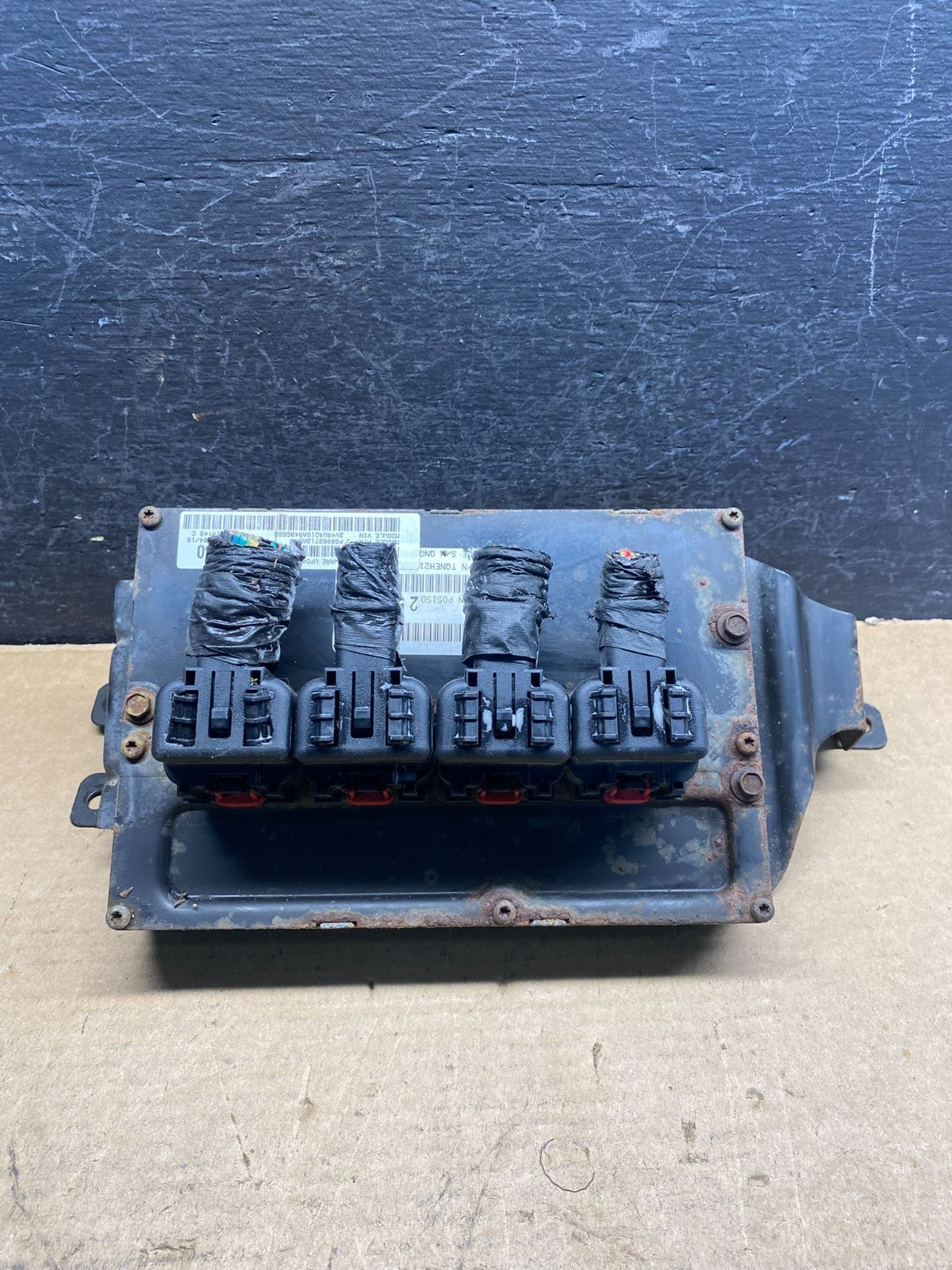 2010 Dodge Caravan Town & Country Engine Computer ECU AD9968 DW0