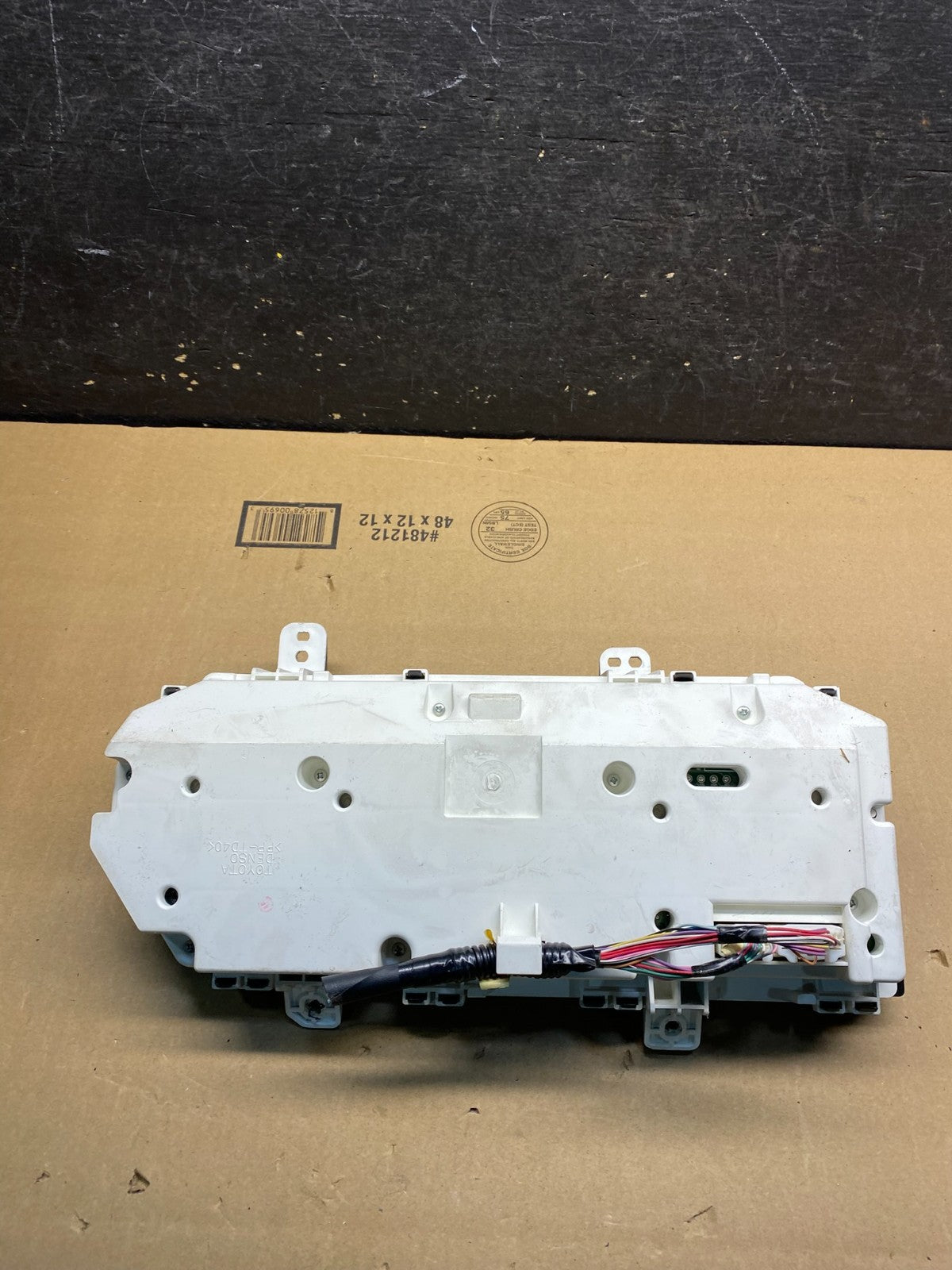 2005 to 2010 Toyota Avalon Cluster Speedometer OEM W4113 DG5