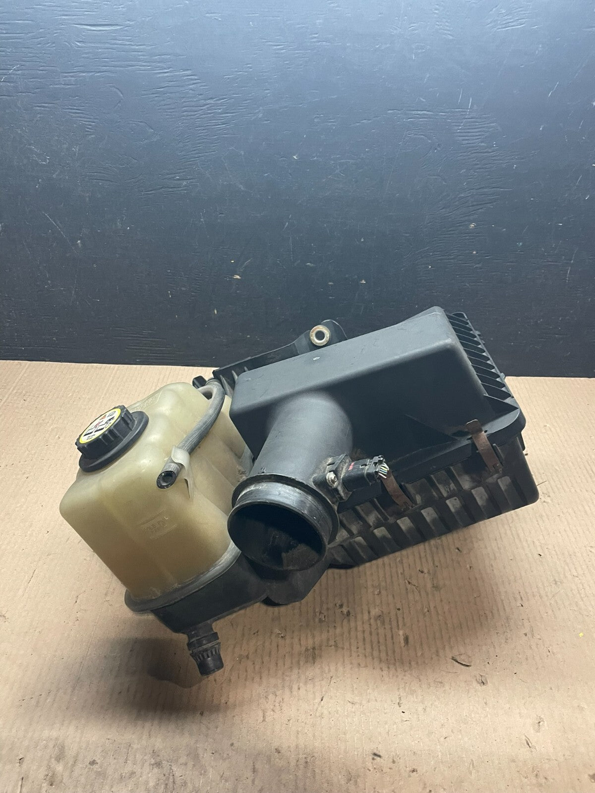 2007-2008 Lincoln Navigator Ford Expedition 5.4L Air Cleaner Intake Box J7516 DG1