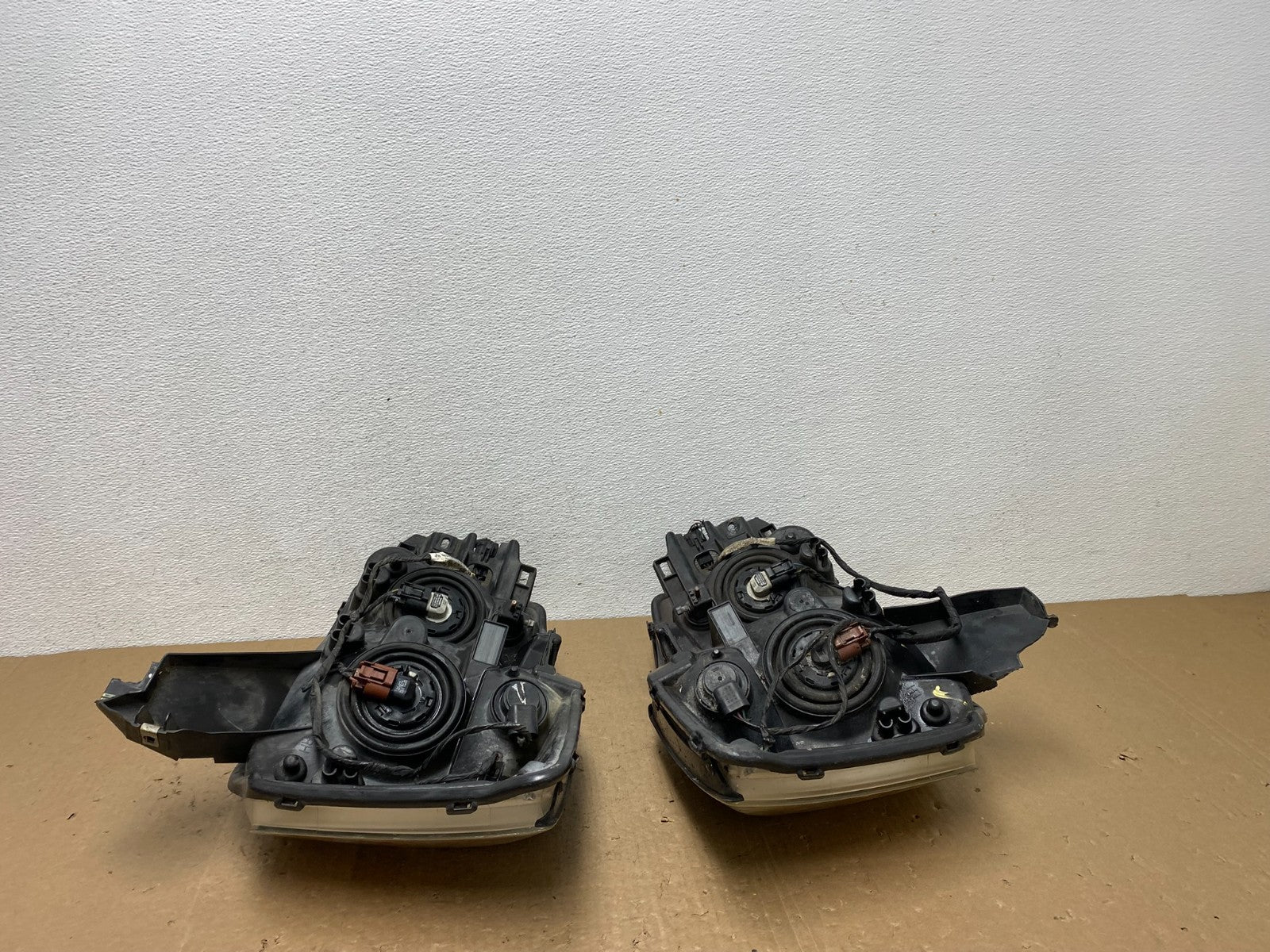 2004 to 2007 Nissan Armada Left+Right Side Set Headlights AC5970 DW11