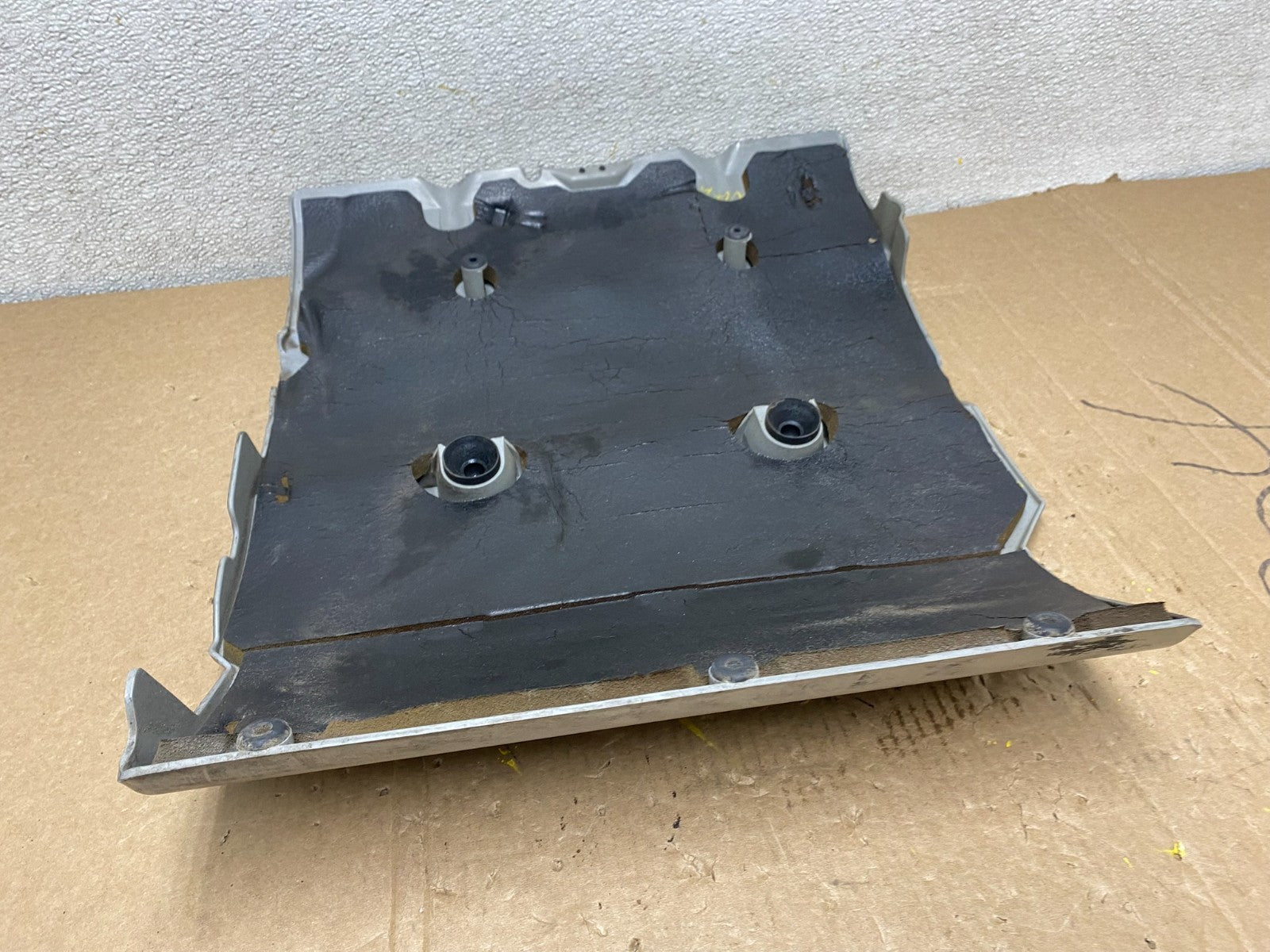 1997 to 2004 Cadillac Deville Seville Northstar Engine Motor Cover u9886 DG2