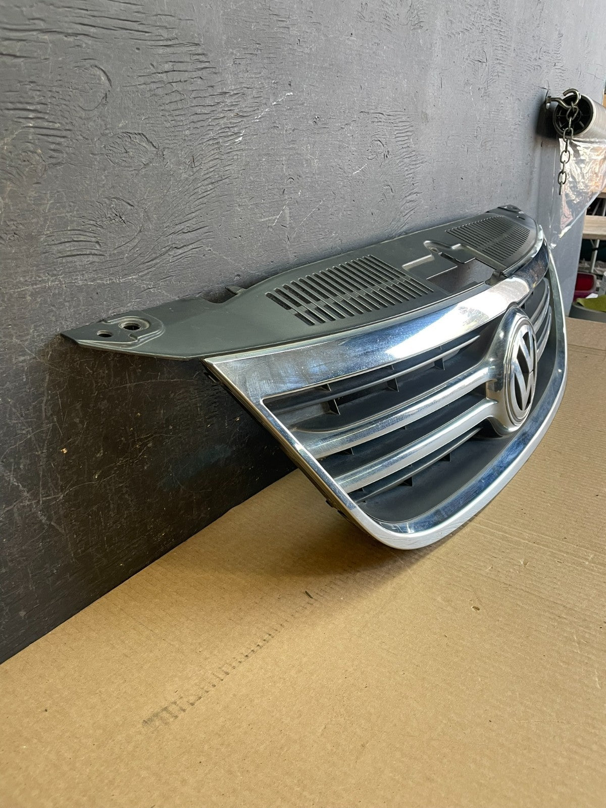 2009 to 2011 Volkswagen Tiguan Front Upper Grill Grille af3739 DG2