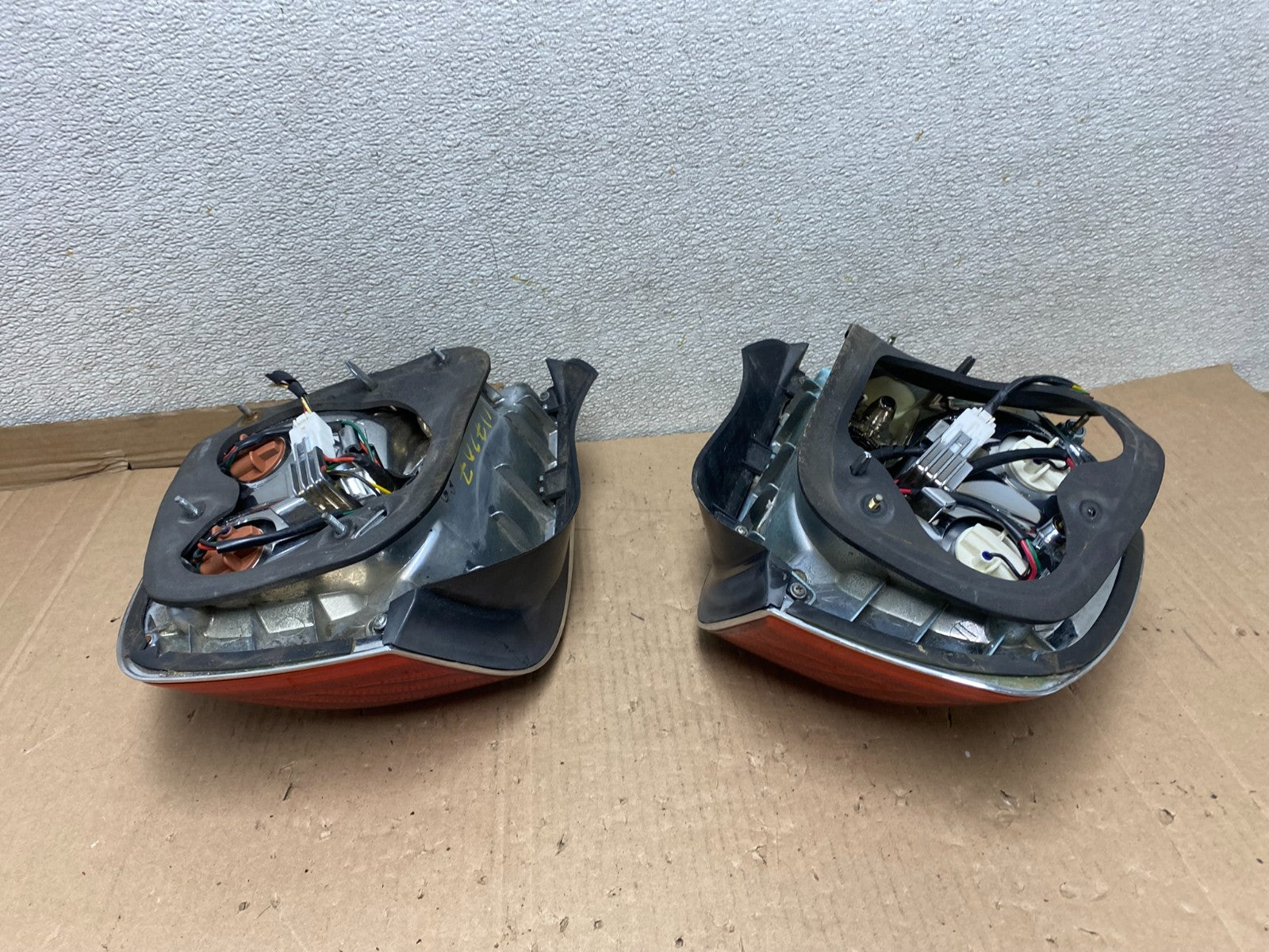 2004 2005 Hyundai XG350 XG Left+Right Tail Lights Oem U7207 DW5