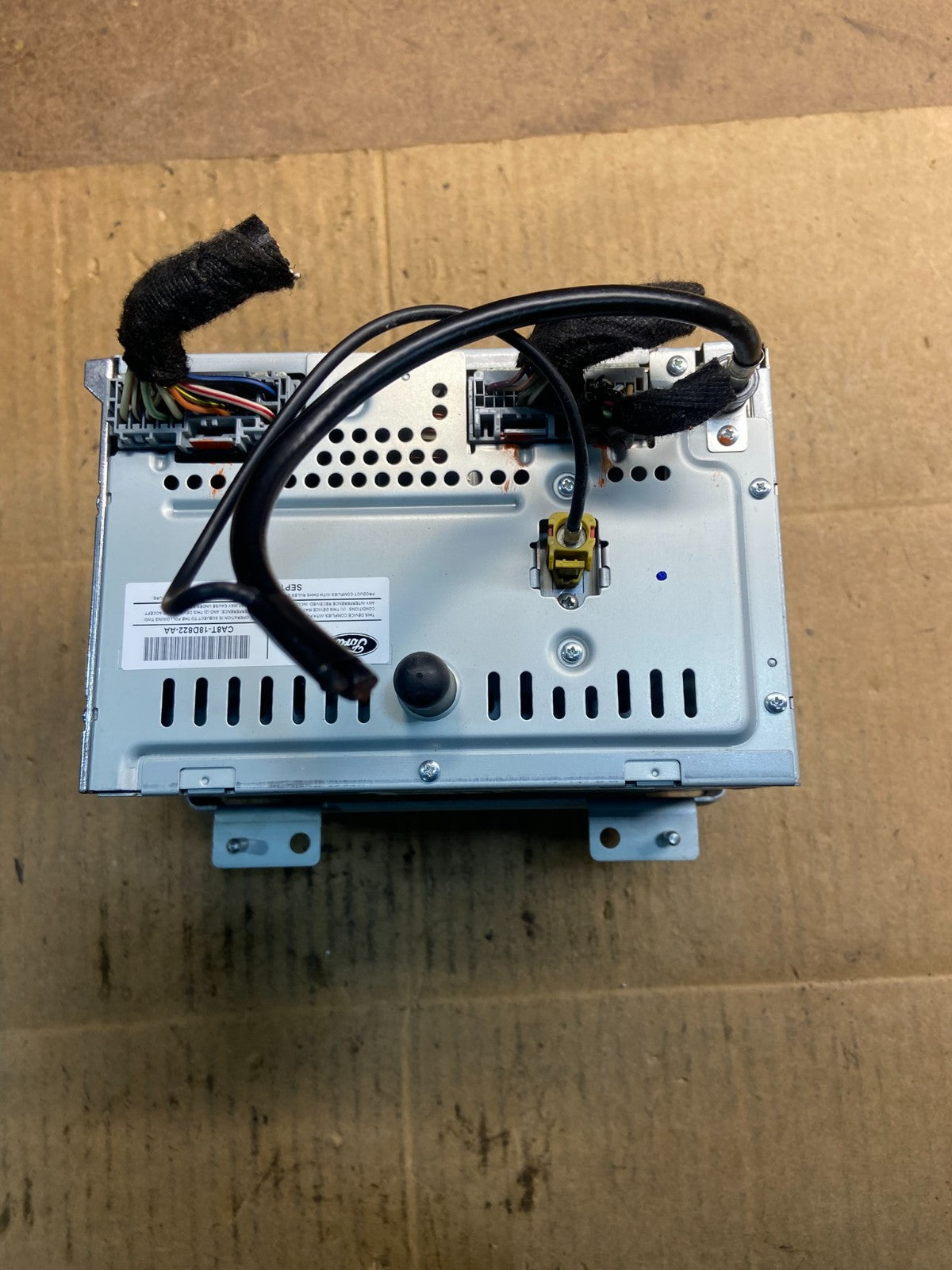 2011-2012 Ford Flex Dash AM/FM Radio CD Player CA8T-18D822-AA y7239 DG5