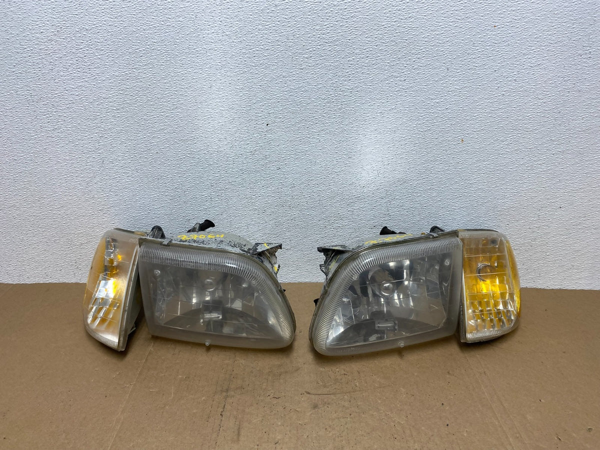 2002-2005 Mercury Mountaineer Left+Right Side Turn Signal Headlights AC5645 DG0