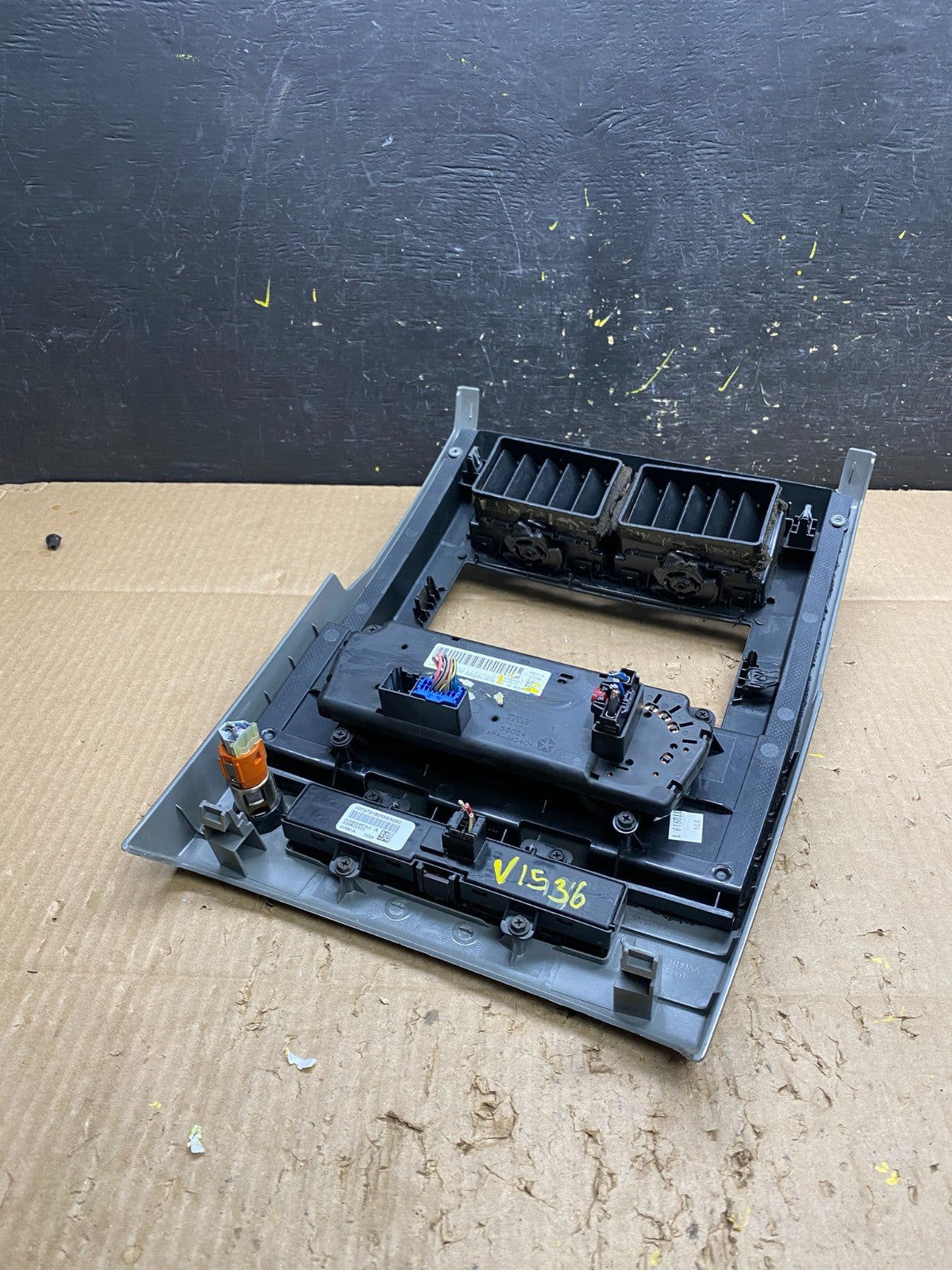 2008 to 2012 Jeep Liberty Dash Climate Temperature Control Radio Bezel V1536 DG5