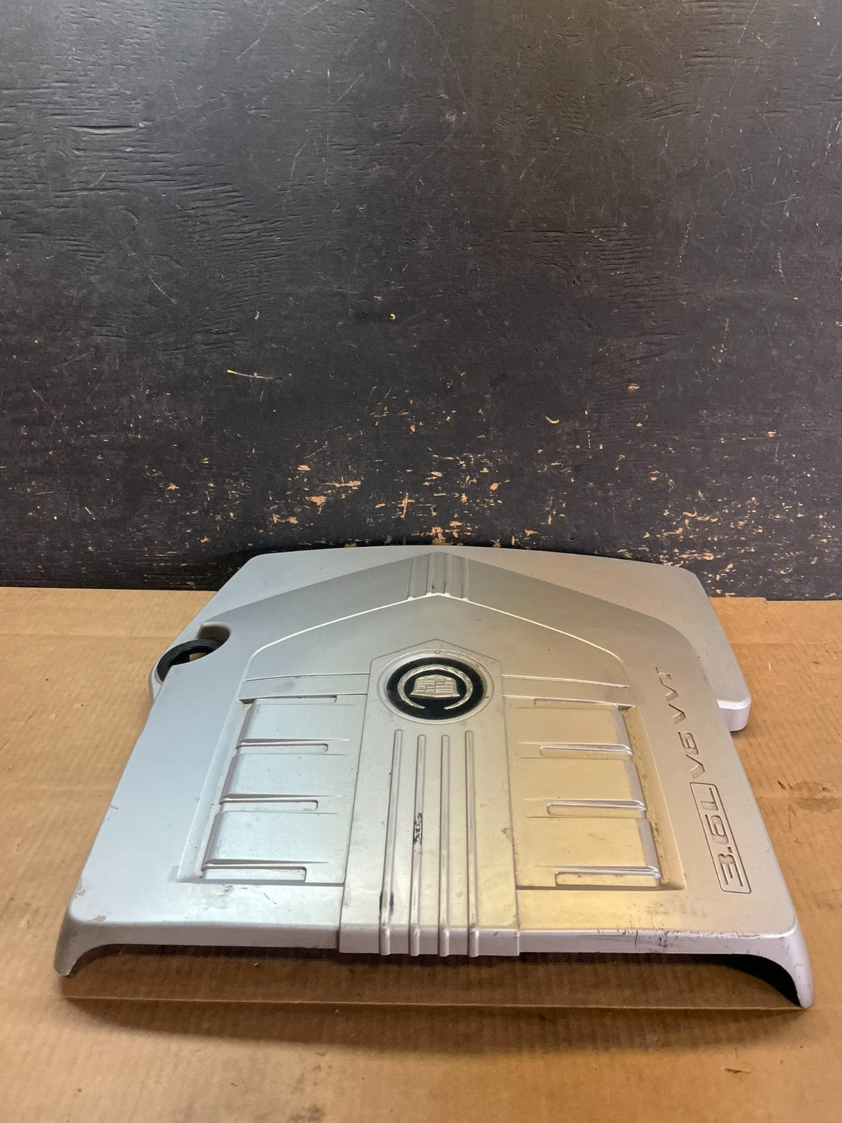 2004 to 2007  Cadillac CTS 3.6L Plastic Engine Cover Shield OEM AA9208 DG4