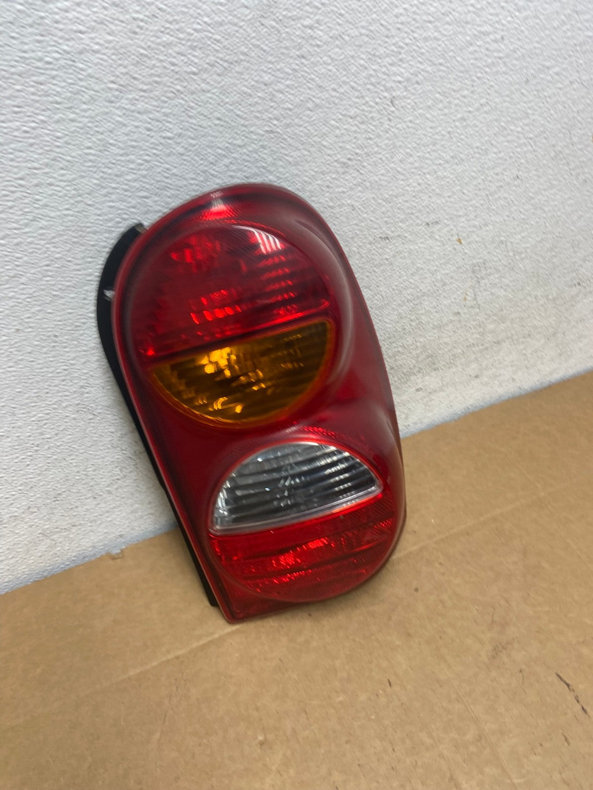 2002 2003 2004 Jeep Liberty Right Passenger Rh Side Tail Light AD5357 LK2