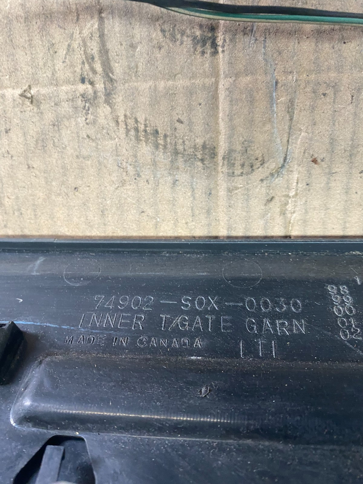 1999 to 2004 Honda Odyssey Rear Trunk Spoiler Gate Oem R7915 DG10